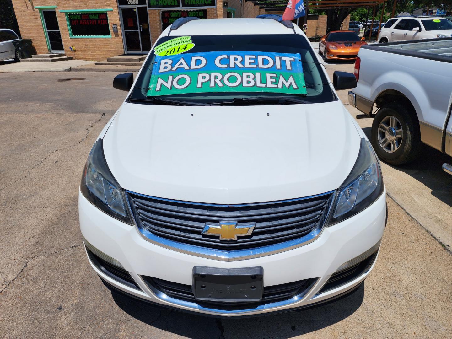 2014 WHITE Chevrolet Traverse LS w/PDC (1GNKRFED1EJ) with an 3.6L V6 DOHC 24V engine, 6-Speed Automatic transmission, located at 2660 S.Garland Avenue	, Garland, TX, 75041, (469) 298-3118, 32.885387, -96.656776 - CASH$$$$$$ TRAVERSE!! This is a very clean 2014 Chevrolet Traverse LS w/PDC SPORT UTILITY! 3rd Row Seating! Come in for a test drive today. We are open from 10am-7pm Monday-Saturday. Call us with any questions at 469.202.7468, or email us at DallasAutos4Less.com. - Photo#8